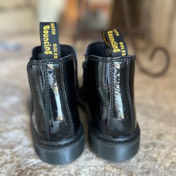 Women’s Dr. Martens 2976 Patent Chelsea Boot - Picture 3 of 8
